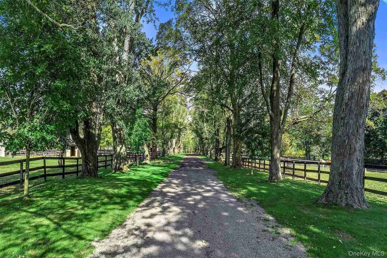 270 Guard Hill Rd - Photo 2 of 31