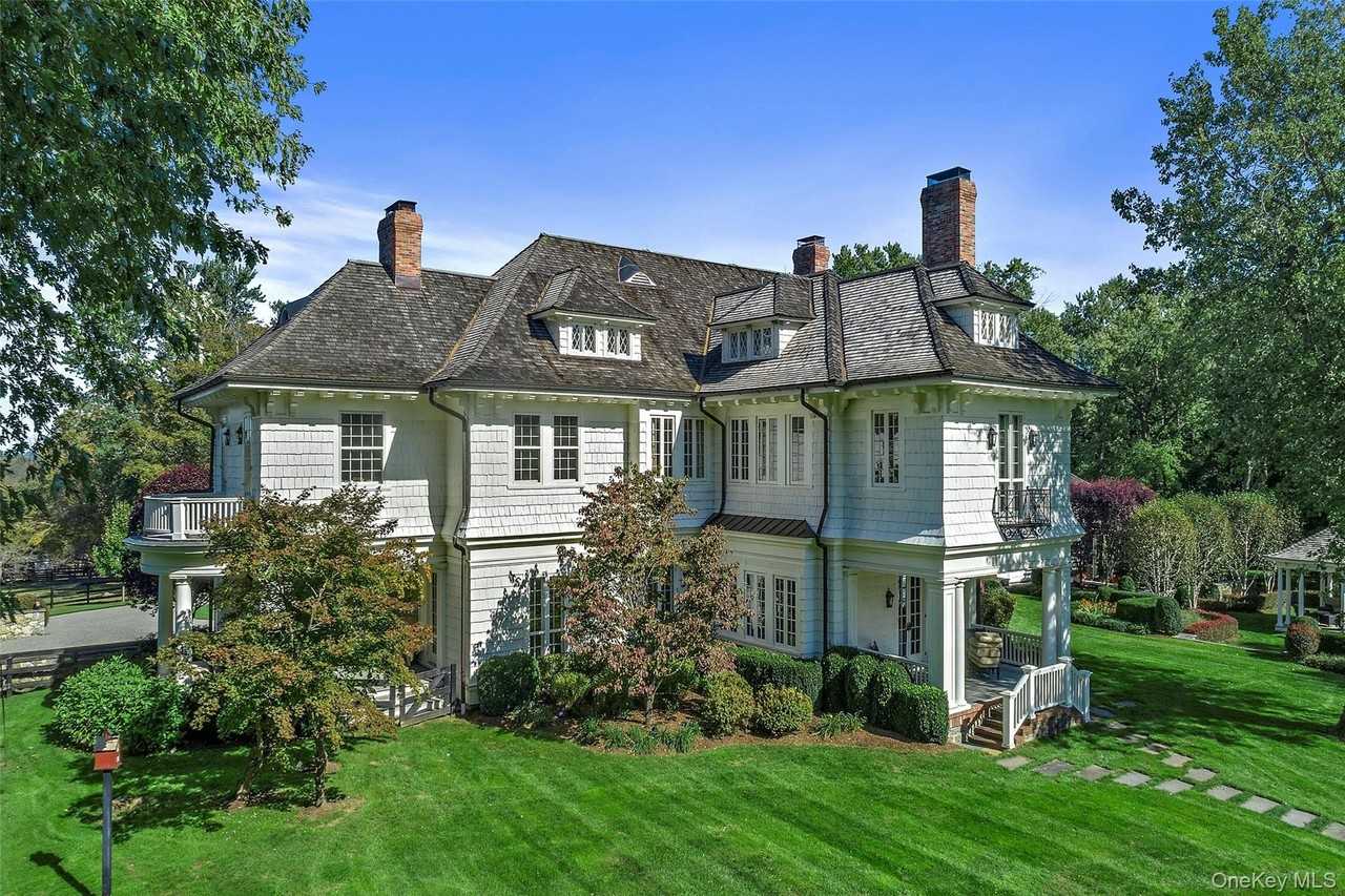 270 Guard Hill Rd - Photo 3 of 31