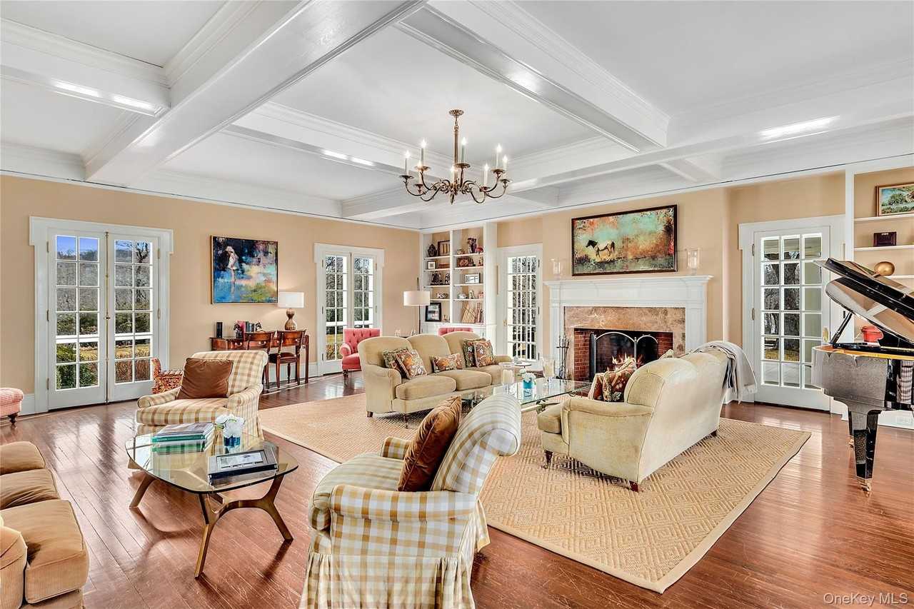 270 Guard Hill Rd - Photo 5 of 31