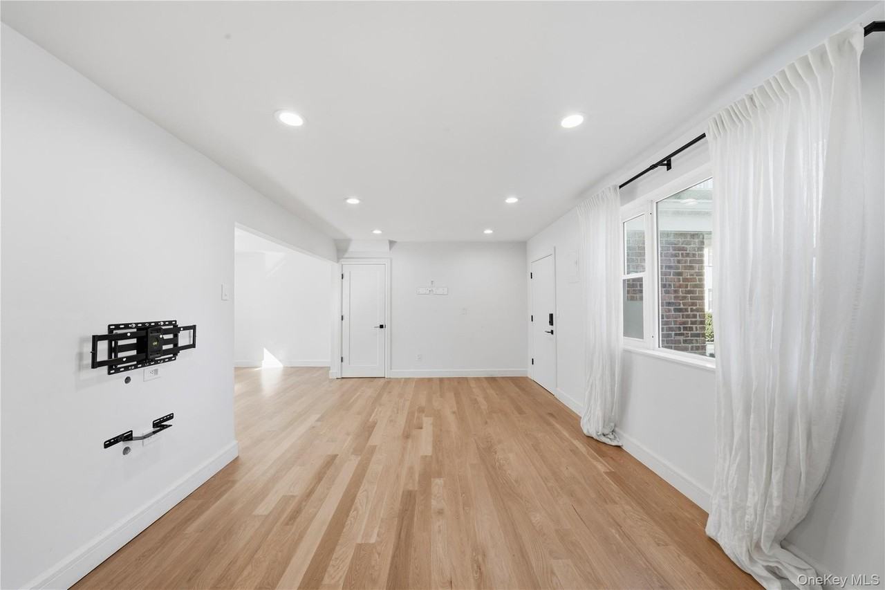 6821 Cloverdale Ln - Photo 6 of 25