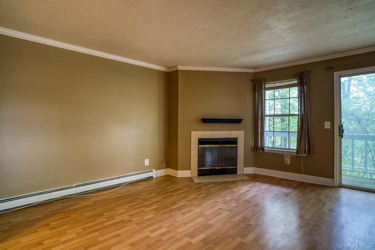 9 Lexington Hl Unit 3 - Photo 3 of 22