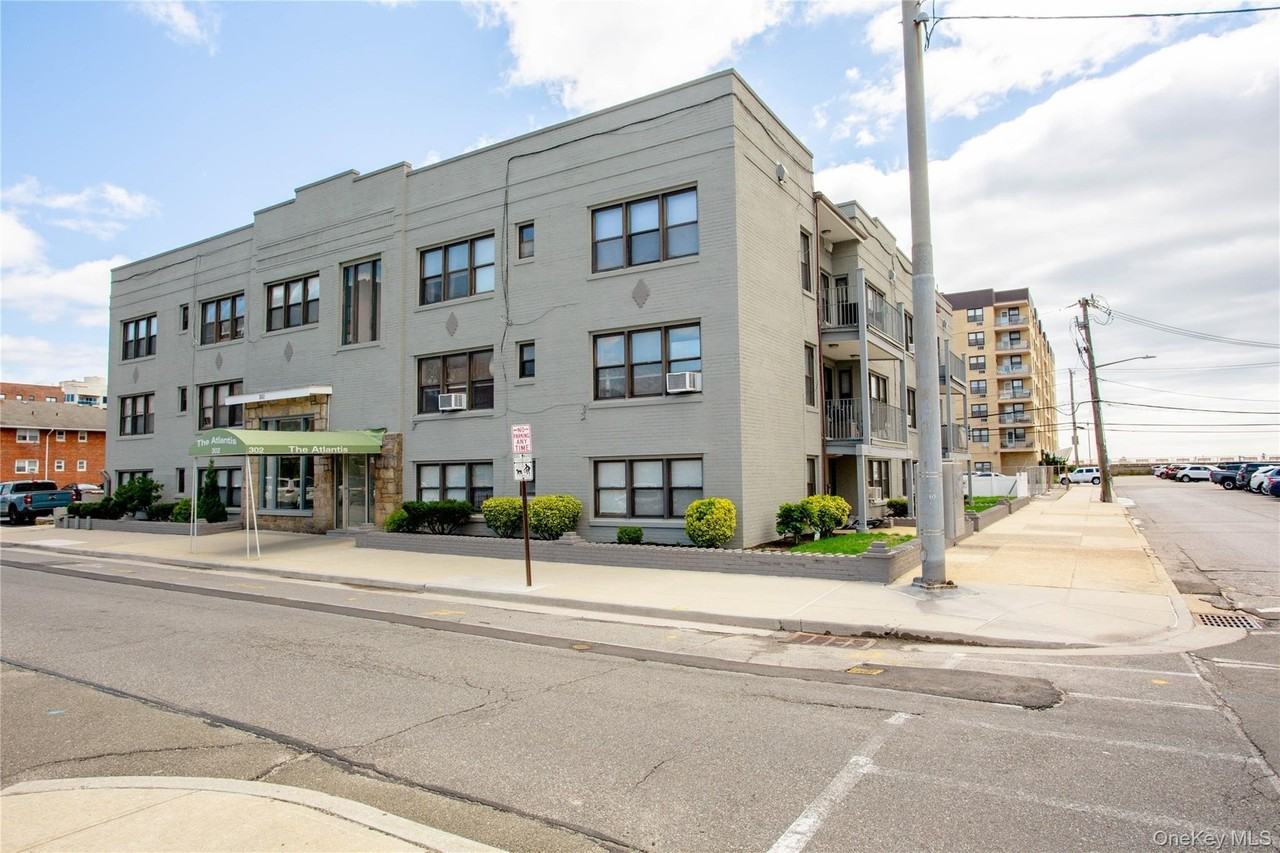 302 E Broadway Apt 1e - Photo 2 of 18