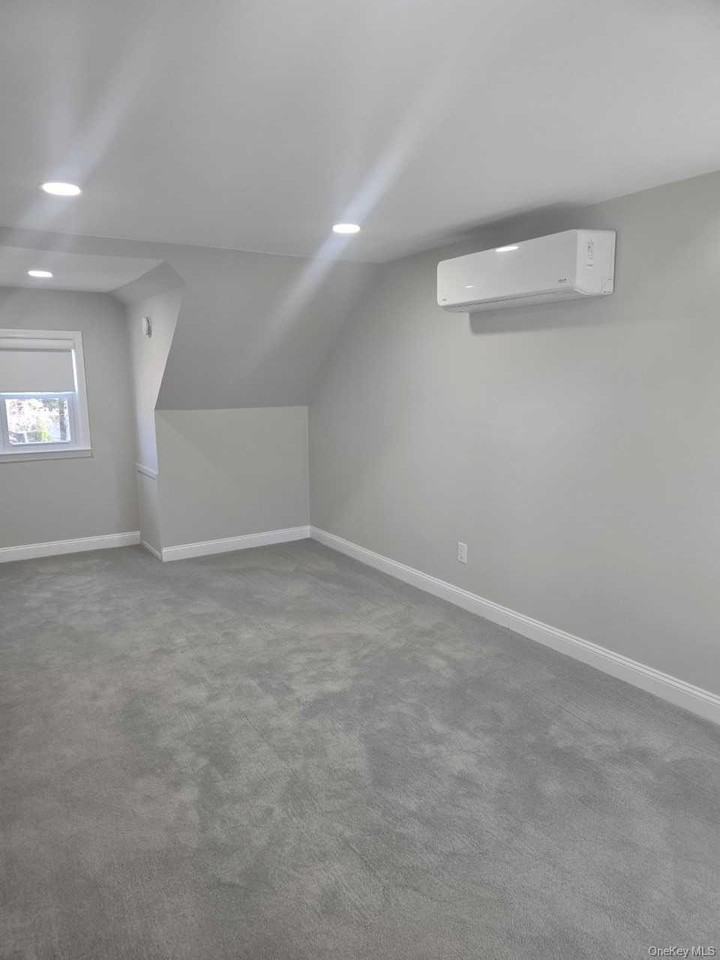 119 Crown Ave 2nd Fl - Photo 5 of 7