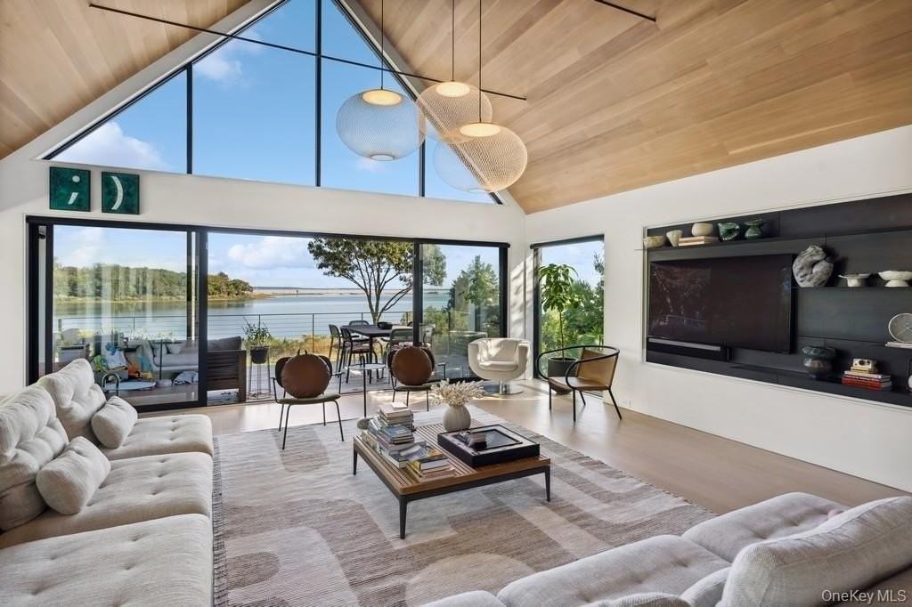 1080 Springs Fireplace Rd - Photo 3 of 19