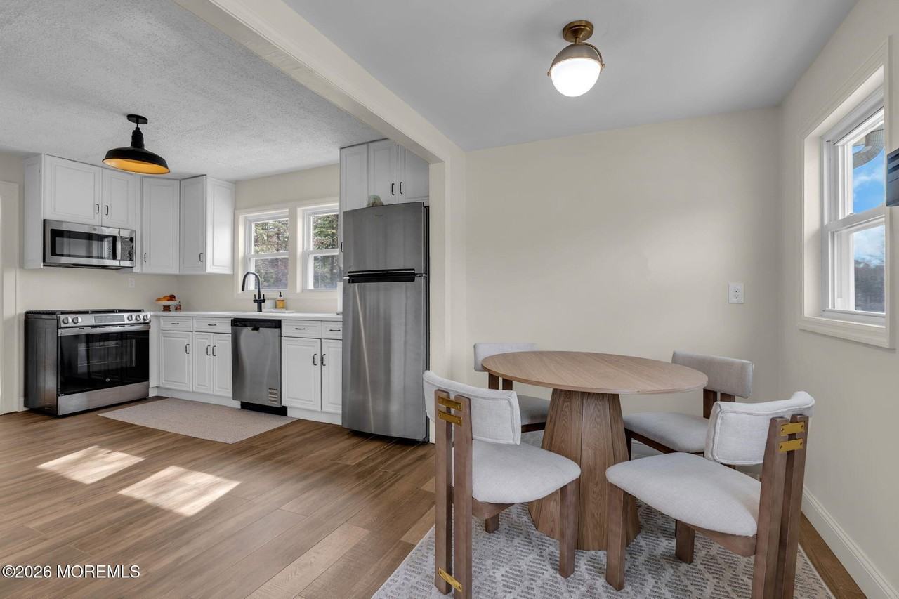 460 Brickyard Rd - Photo 4 of 50