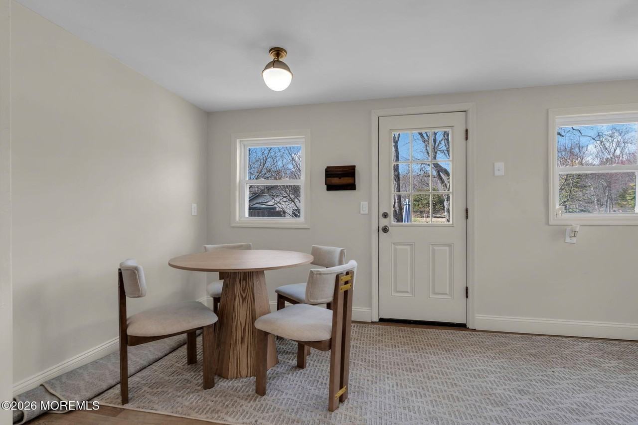 460 Brickyard Rd - Photo 5 of 50