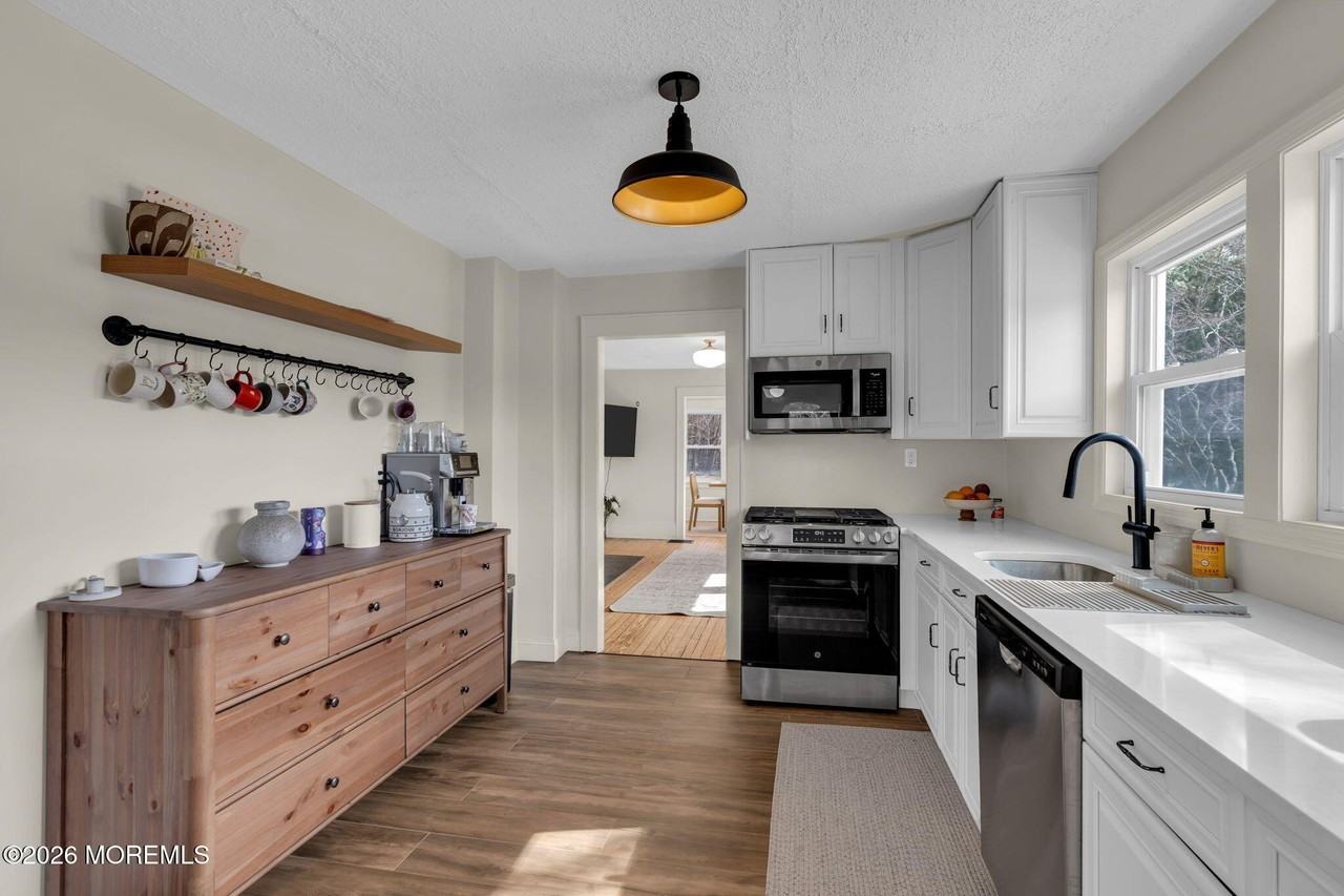 460 Brickyard Rd - Photo 7 of 50