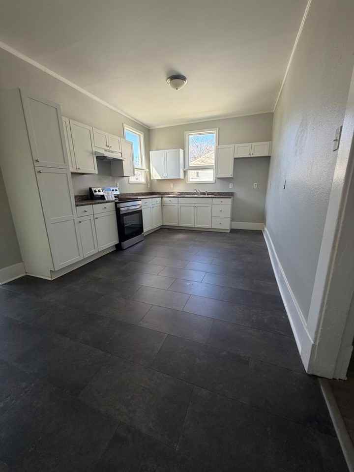 150 Arlington Ave - Photo 2 of 11