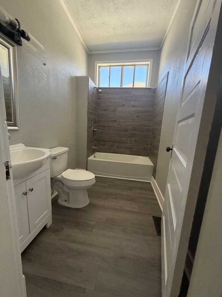 150 Arlington Ave - Photo 4 of 11