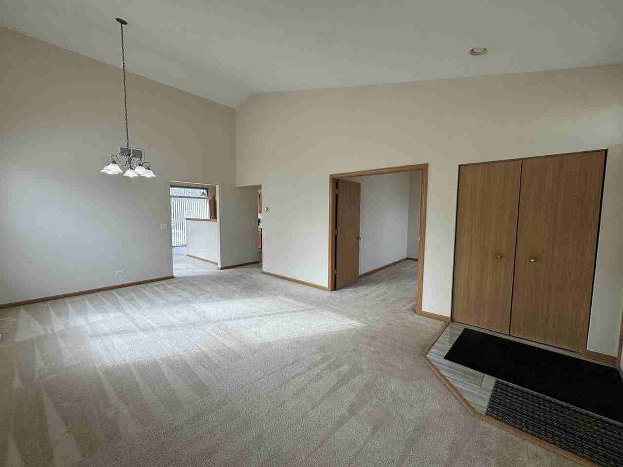 1991 Westridge Pl - Photo 4 of 19