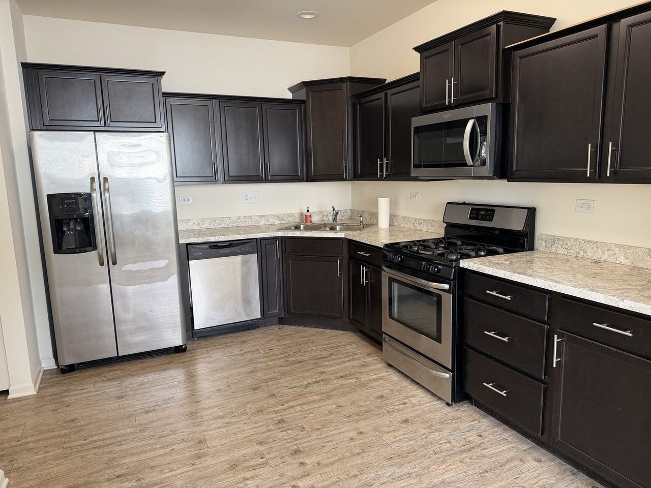 658 Anchorage Ct - Photo 5 of 18