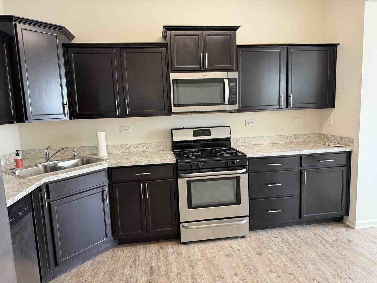 658 Anchorage Ct - Photo 7 of 18