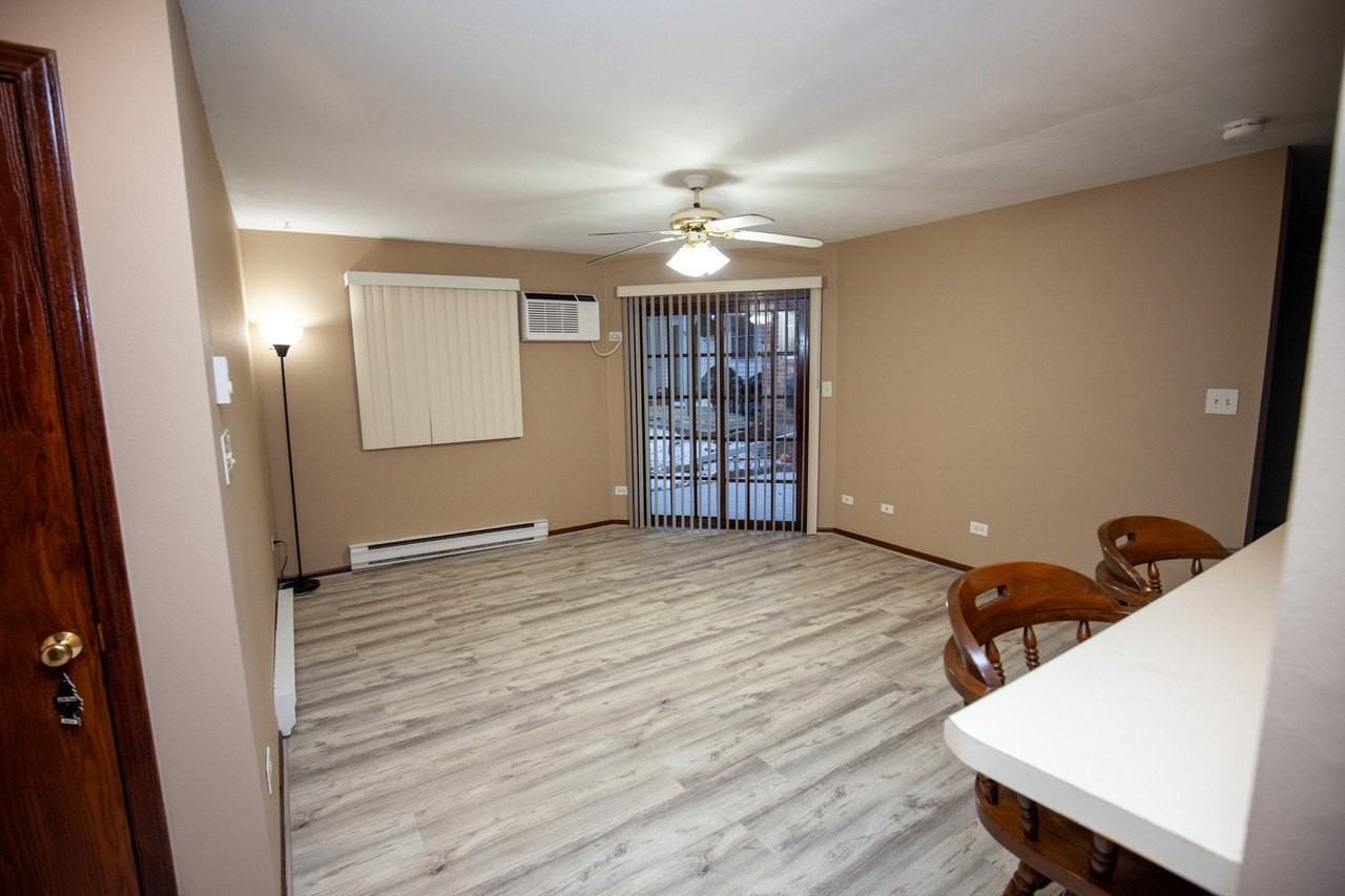 4314 W Shamrock Ln Apt 1c - Photo 2 of 15