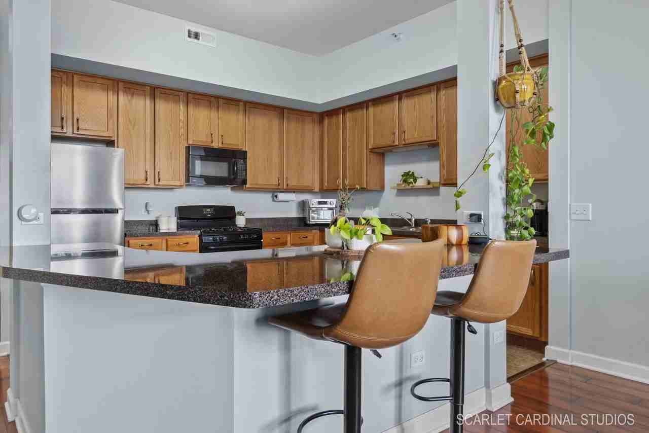 77 N Wolf Rd Unit 601 - Photo 3 of 14