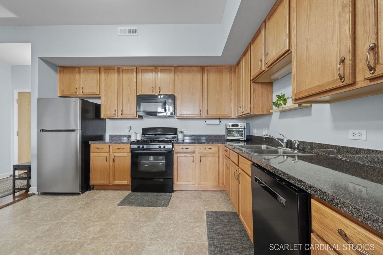 77 N Wolf Rd Unit 601 - Photo 5 of 14