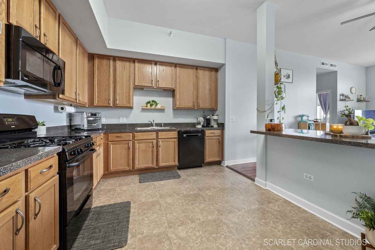 77 N Wolf Rd Unit 601 - Photo 6 of 14