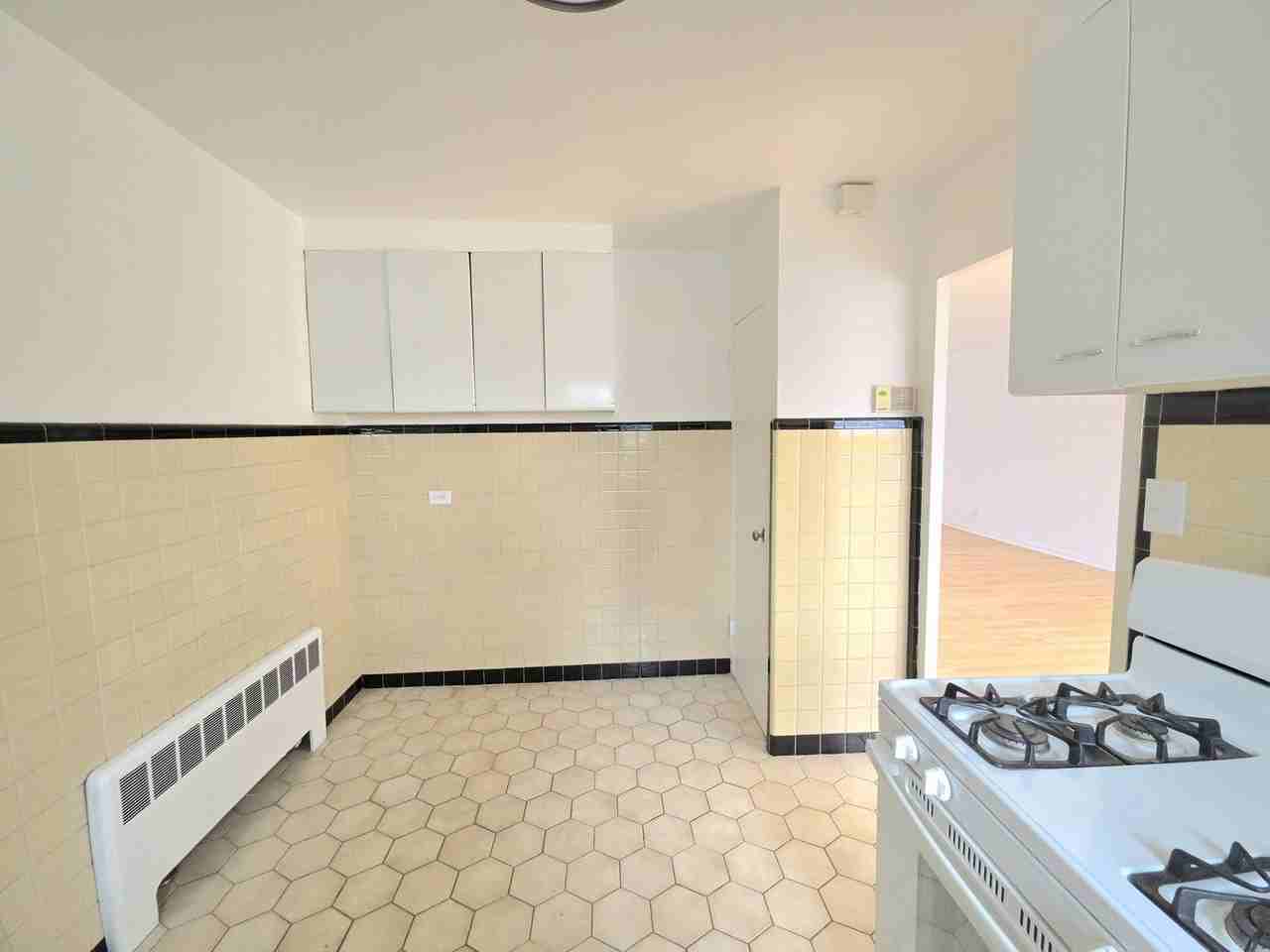 1100 N Harlem Ave Apt 1 - Photo 4 of 20