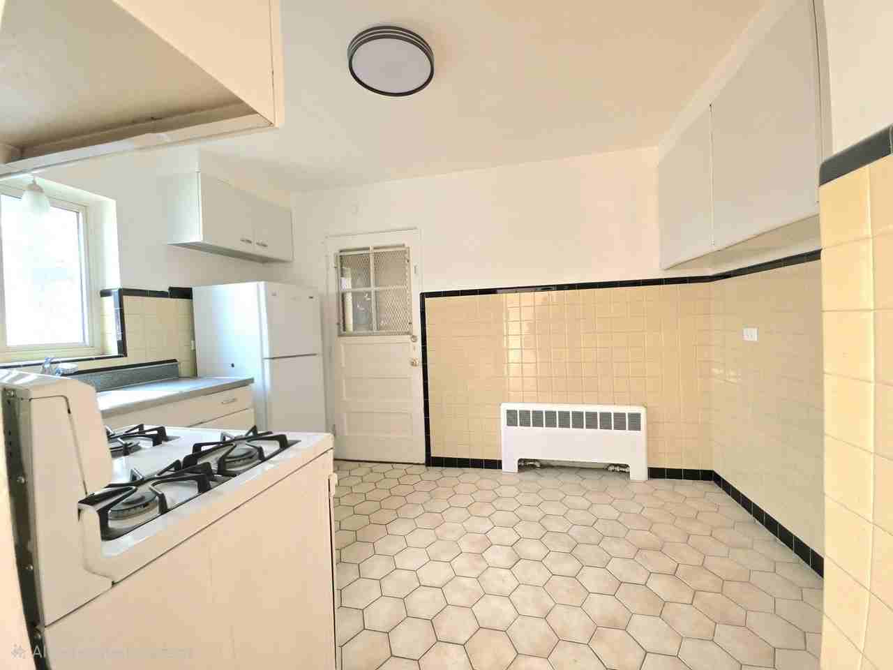 1100 N Harlem Ave Apt 1 - Photo 5 of 20