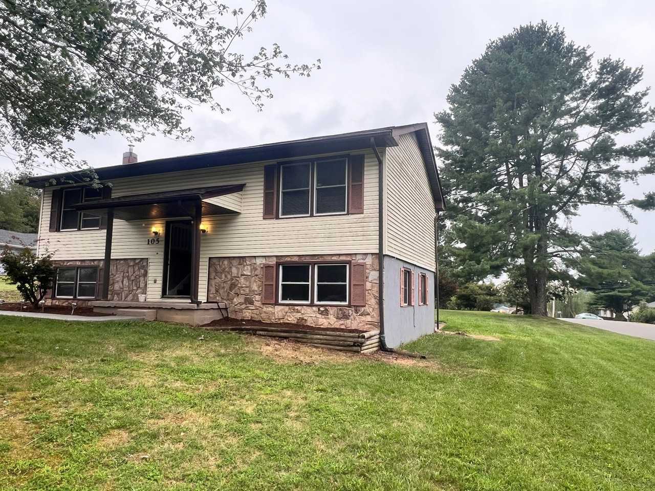 105 Flagg Ct - Photo 3 of 19