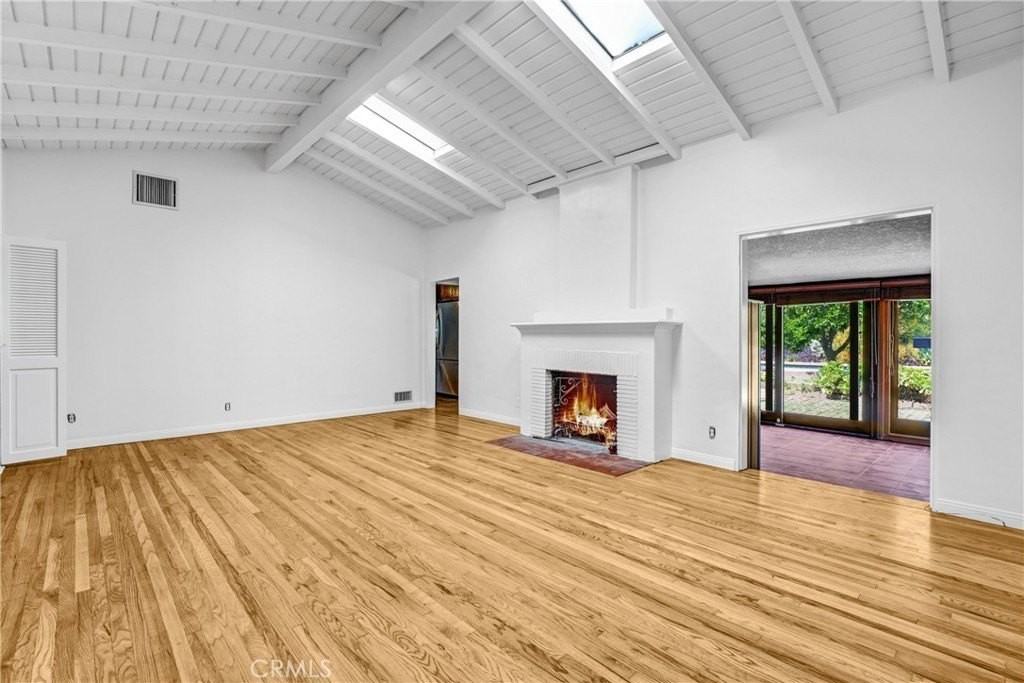 12135 Morrison St - Photo 6 of 17