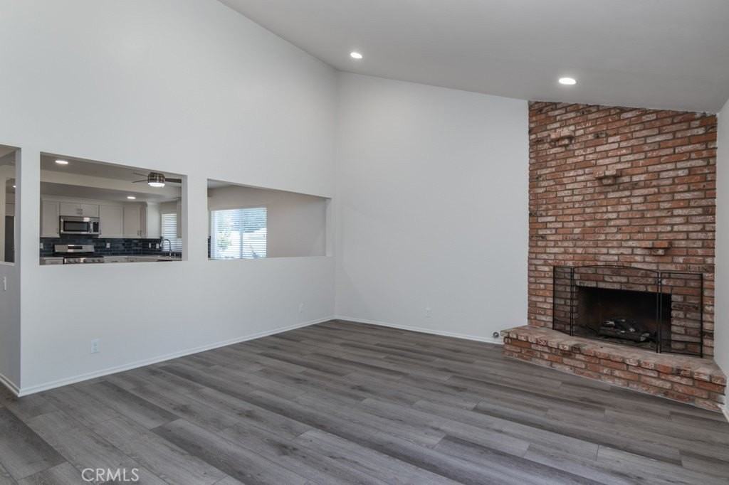 25040 Everett Dr - Photo 4 of 20