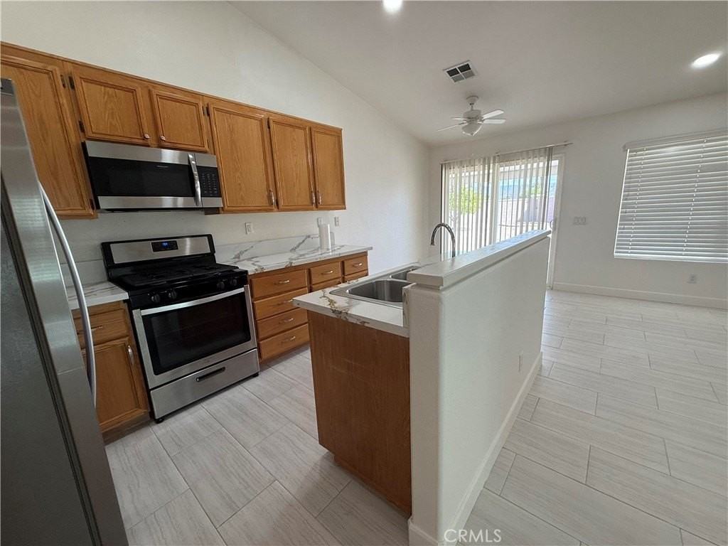 45060 Spring Brook Ct - Photo 5 of 20