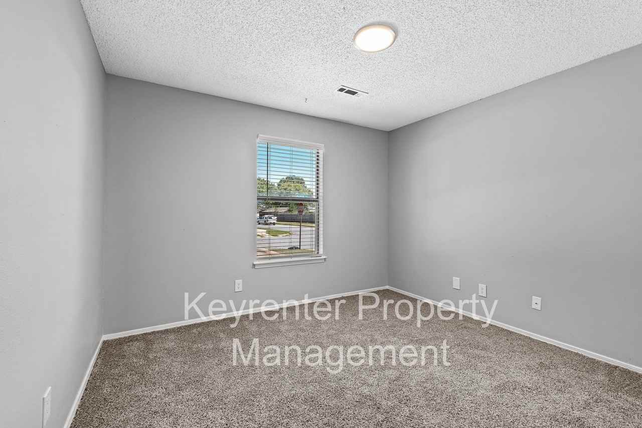 4451 W Acoma St - Photo 6 of 39