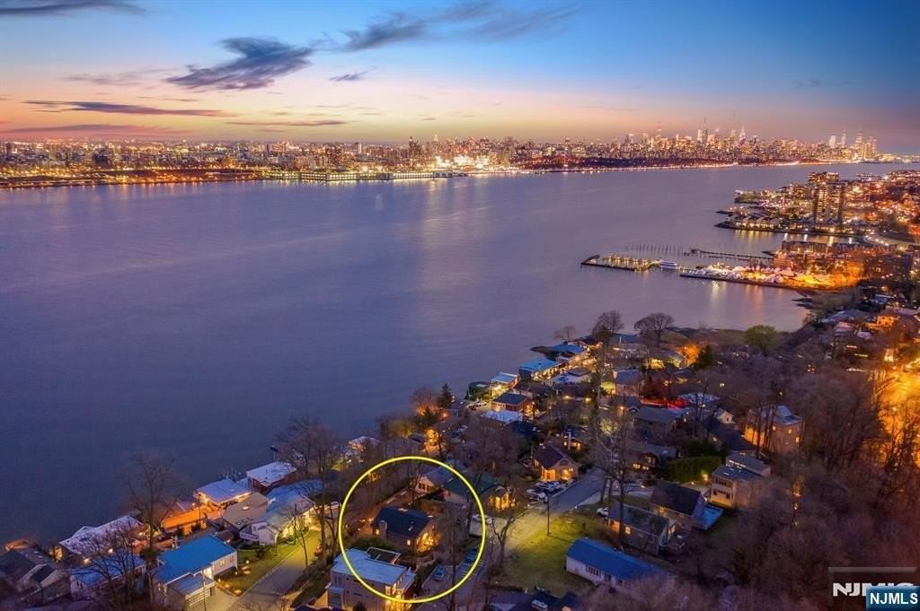 33 Colony Rd - Photo 2 of 15