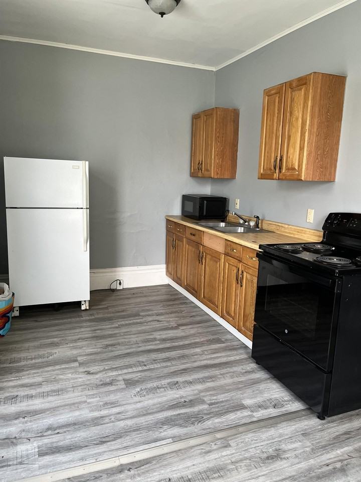 103 E 2nd St #2 - Photo 7 of 10