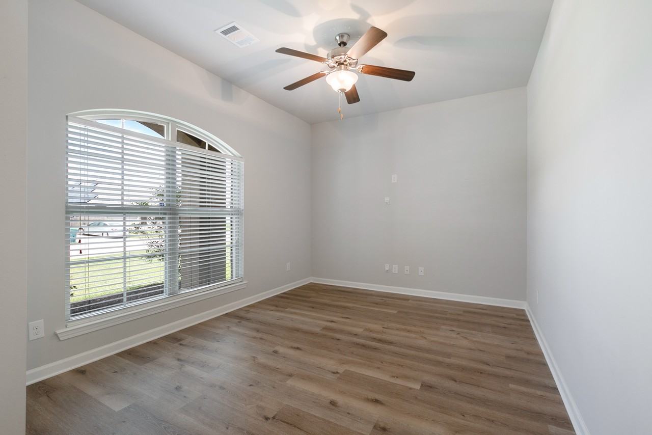 700 Lakeshore Village Dr #1 - Photo 3 of 26