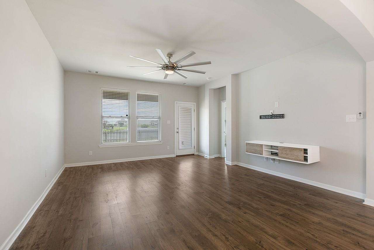 700 Lakeshore Village Dr #1 - Photo 5 of 26