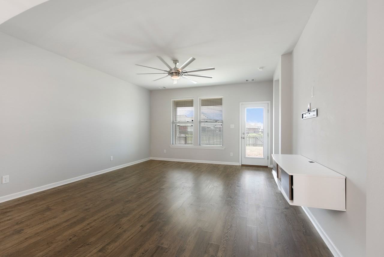 700 Lakeshore Village Dr #1 - Photo 6 of 26