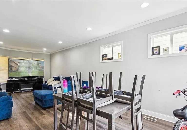 3738 Montgomery St - Photo 2 of 6