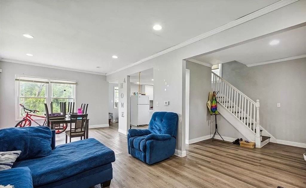 3738 Montgomery St - Photo 4 of 6