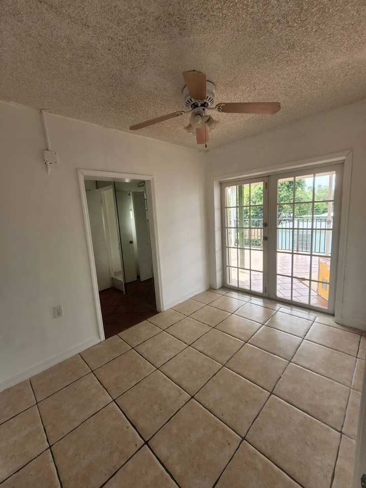 120 Nw 43rd Pl #122 - Photo 2 of 17