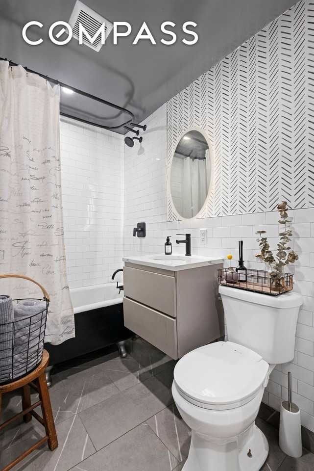 365 Bainbridge St #1 - Photo 3 of 8