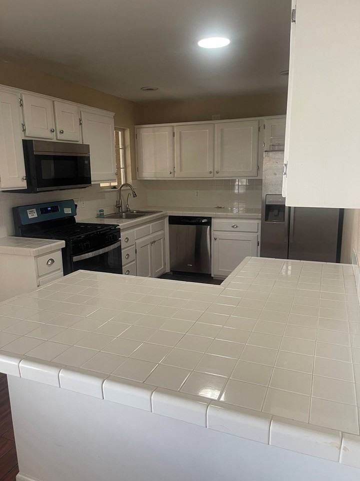 1308 Alpine St - Photo 3 of 10