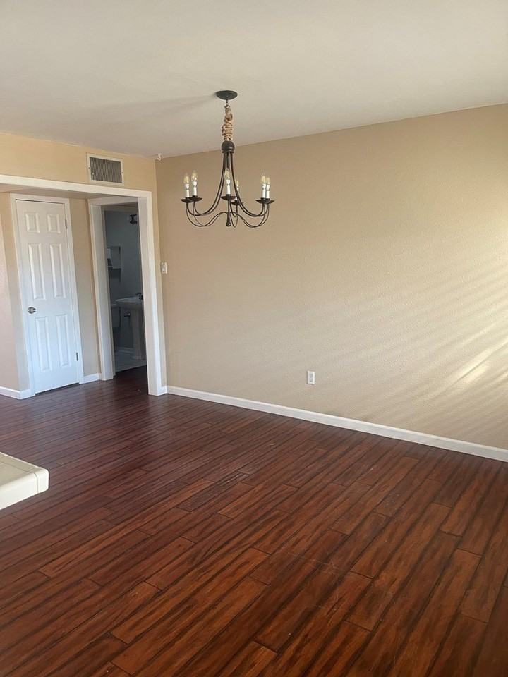 1308 Alpine St - Photo 5 of 10