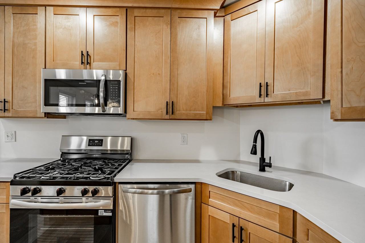 328 W Washington St - Photo 4 of 31