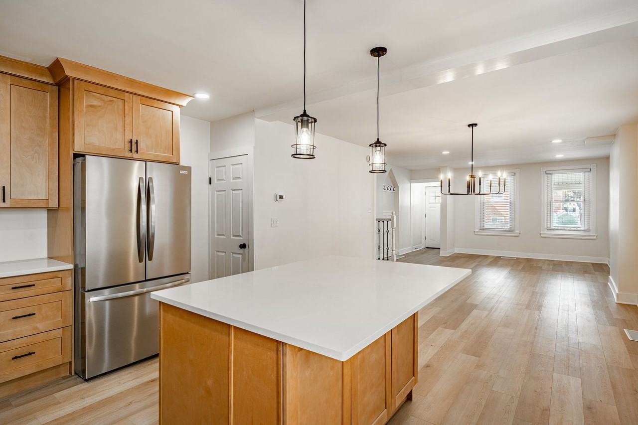 328 W Washington St - Photo 5 of 31