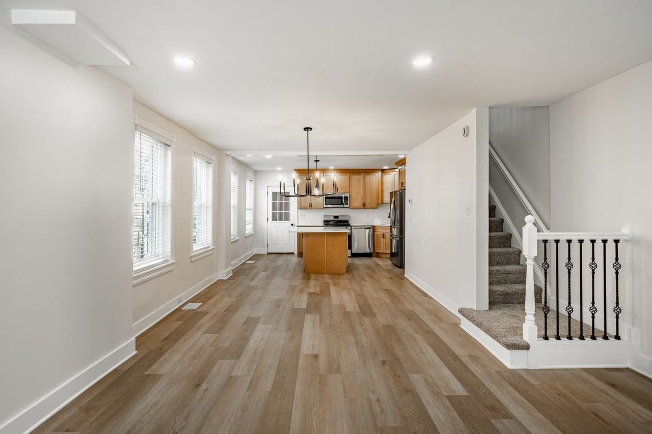 328 W Washington St - Photo 6 of 31