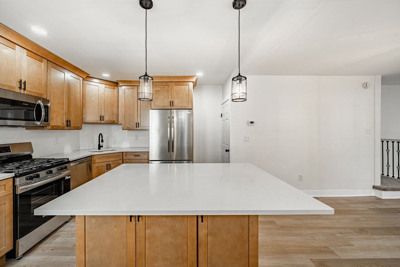 328 W Washington St - Photo 7 of 31