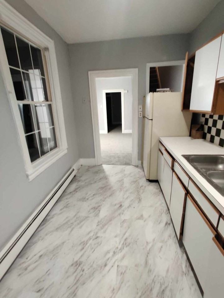 339 E Marion St - Photo 4 of 9