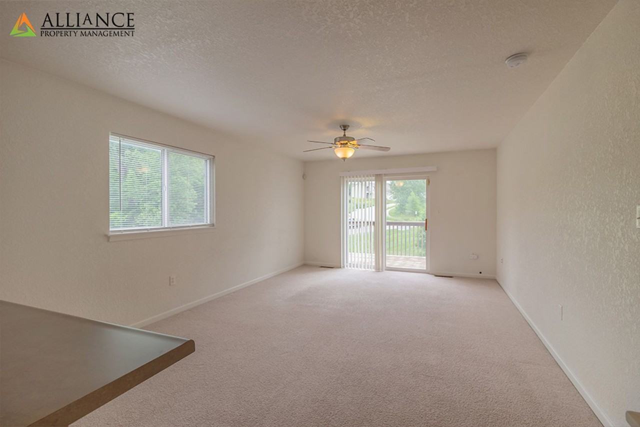 1324 Christy Dr - Photo 4 of 31