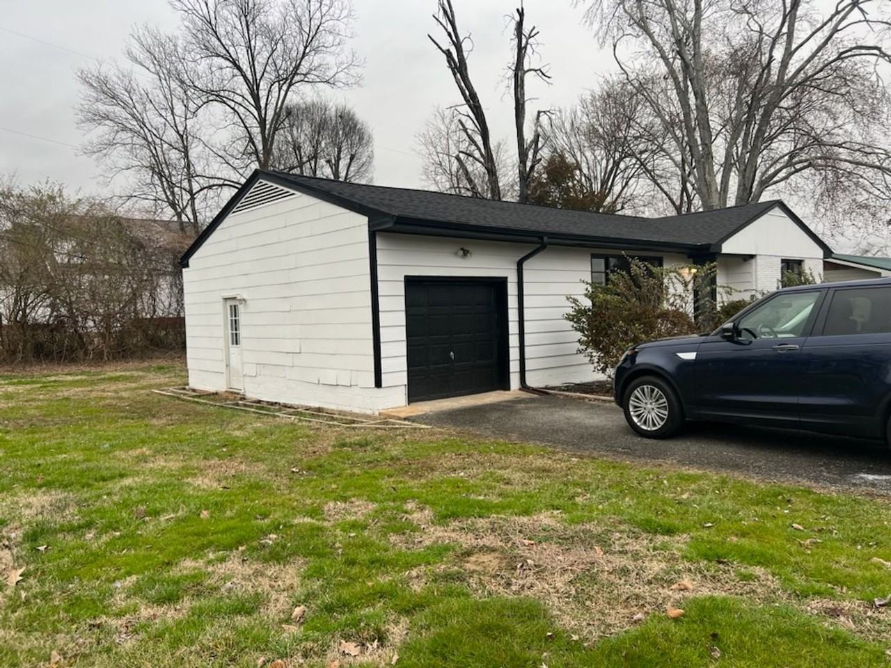 1027 Floyd Dr - Photo 2 of 13