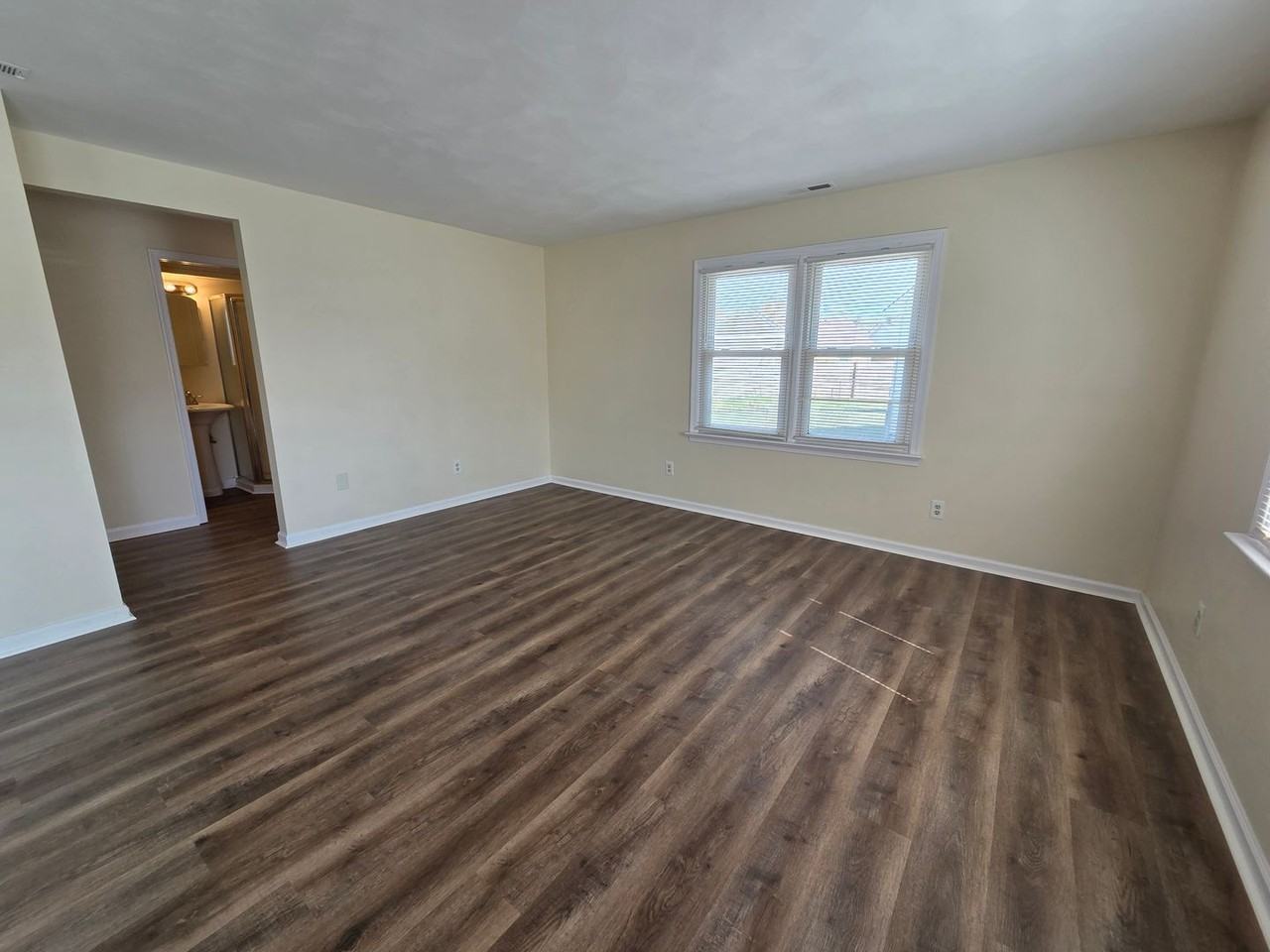 1724 N Lakeland Dr - Photo 2 of 25