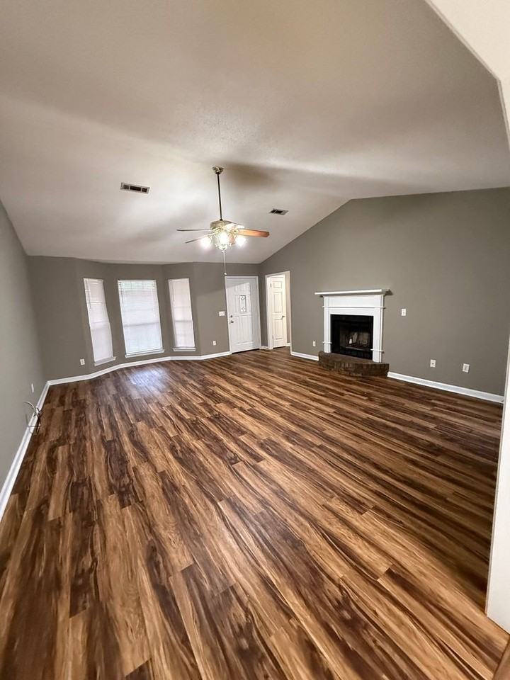 304 Natchez Rd - Photo 2 of 32