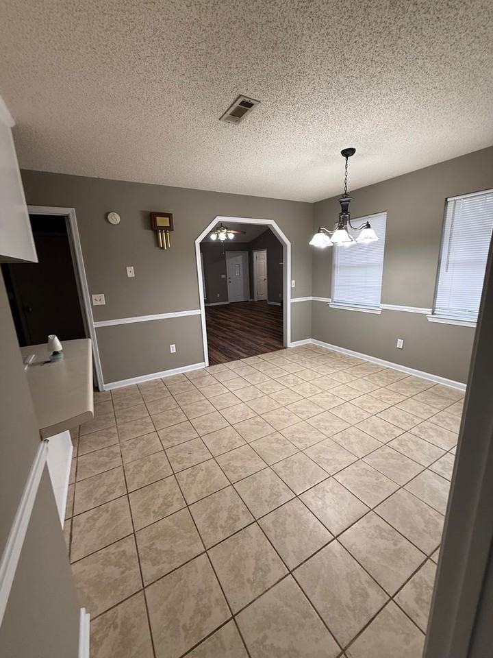 304 Natchez Rd - Photo 3 of 32