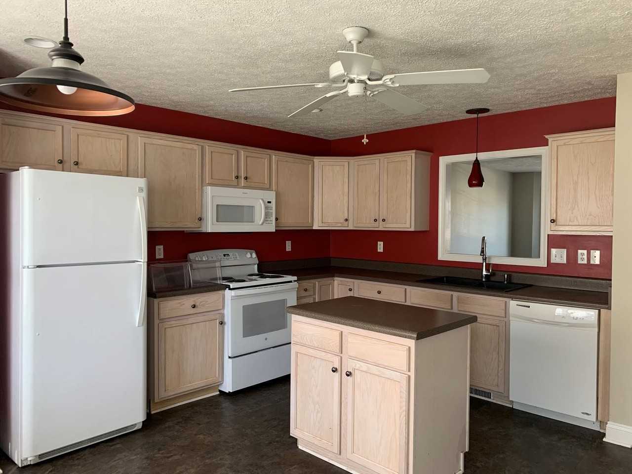 719 Wyndhurst Dr - Photo 2 of 10