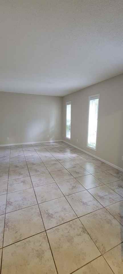 2220 Nw 14th Ave - Photo 5 of 31